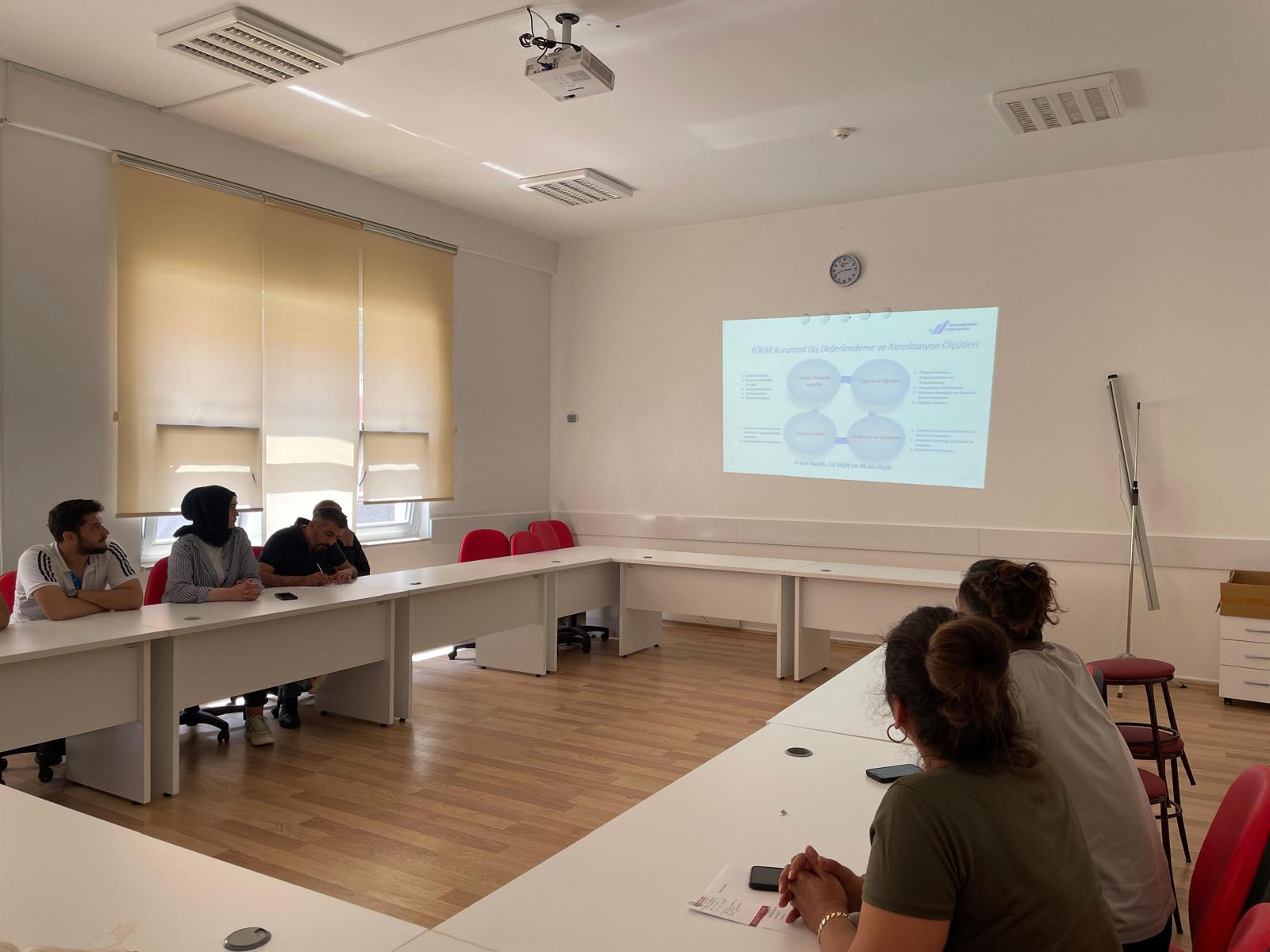 Fakültemizde görev yapan akademik personel, idari personel ve fakültemiz öğrencileri ile “Kurumsal Akreditasyon Bilgilendirme Toplantıları” gerçekleştirilmiştir. 